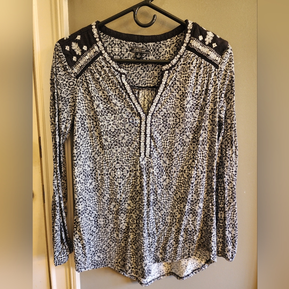 Lucky Brand Women's Shirt Top Blouse Black and White Embroidered V-neck Size S